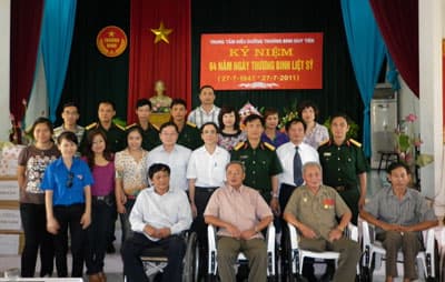 Bộ Quốc phòng tặng quà các trung tâm điều dưỡng thương bệnh binh