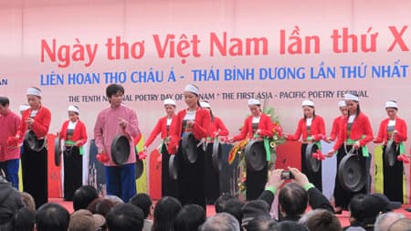 Sự thăng hoa của thơ ca Việt Nam và thế giới