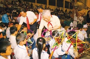 Chủ tịch Quốc hội Nguyễn Phú Trọng đón Tết Trung thu cùng thiếu nhi huyện Ứng Hòa, Hà Nội