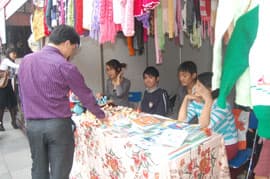 Nhọc nhằn sinh viên kiếm việc làm Tết