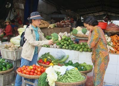 Nỗ lực bình ổn giá