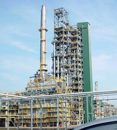 Đáp ứng 30% nhu cầu xăng dầu trong nước