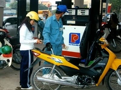 Giảm 3% thuế nhập khẩu xăng dầu từ ngày 21-4