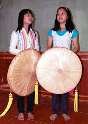 Tuổi “teen” mê học hát quan họ