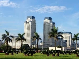 Thị trường bất động sản: Sống chung với “sóng”