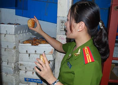 Phát hiện 4 cơ sở sản xuất bánh trung thu có vi phạm