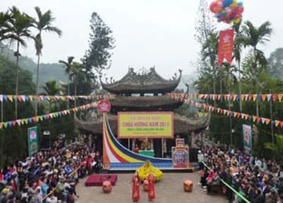 Tưng bừng khai hội truyền thống đầu xuân