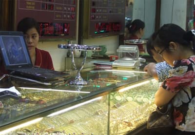 Mệt mỏi trước diễn biến vàng