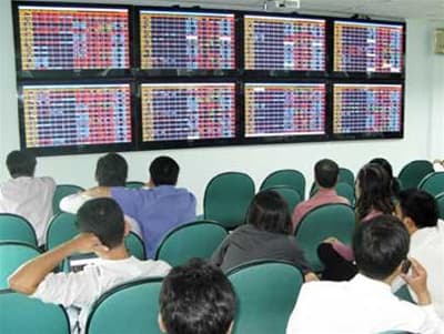 Quay đầu giảm điểm trước thông tin về tình hình tài chính thế giới