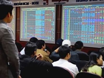 Ngày đầu áp dụng VN30, thị trường giảm điểm