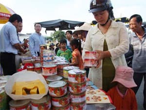 Khai mạc phiên chợ hàng Việt lần thứ 83