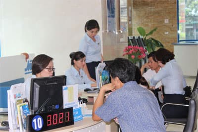 Chậm và … chờ