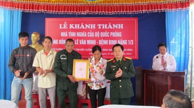 Khánh thành Nhà tưởng niệm người có công với Tổ quốc và bàn giao nhà tình nghĩa