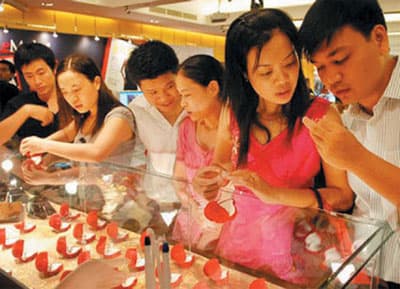 Giá vàng giảm trên 200.000 đồng/lượng.