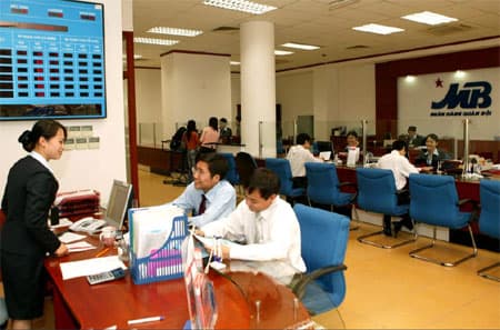 Cạnh tranh trong lĩnh vực ngân hàng: Khách hàng hưởng lợi