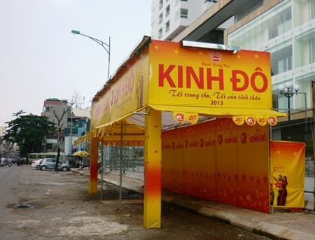 Quầy bán bánh Trung thu chiếm vỉa hè