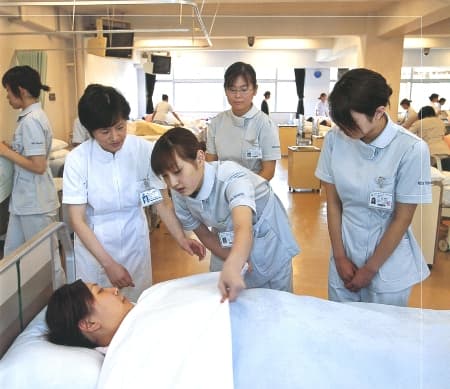 Thị trường lao động đòi hỏi chất lượng cao-Cánh cửa đã hé mở