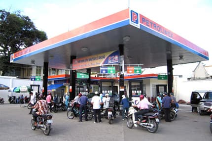 Xăng tiếp tục giảm giá