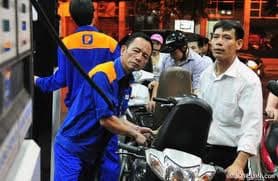 Xăng giảm 500 đồng/lít