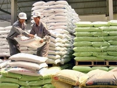 Niêm phong 5 tấn thức ăn chăn nuôi trộn phụ gia