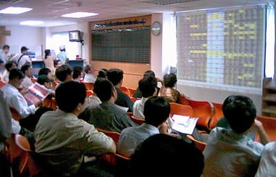 ‘Chứng khoán Việt Nam hấp dẫn hơn Trung Quốc, Ấn Độ’