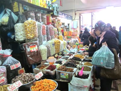 Giáp Tết: Bánh, kẹo, mứt…không rõ nguồn gốc tràn vào chợ