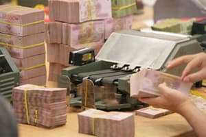 Doanh số giao dịch USD liên ngân hàng tăng 100%