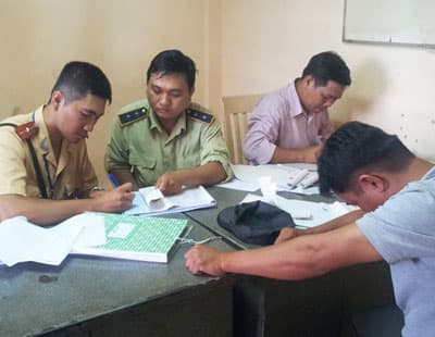 Cảnh sát TP Hồ Chí Minh thu giữ 12.000 gói thuốc lá ngoại nhập lậu