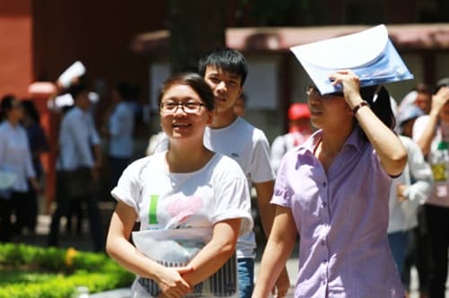 Số thí sinh bị đình chỉ tăng vọt trong ngày thi thứ 2