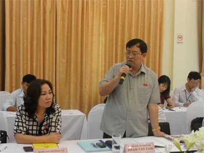 Chính phủ nên công khai khó khăn để người dân chia sẻ