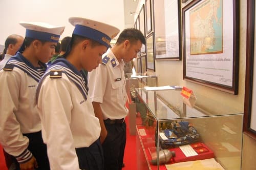 Triển lãm “Hoàng Sa, Trường Sa của Việt Nam-Những bằng chứng lịch sử và pháp lý” tại Quảng Ninh