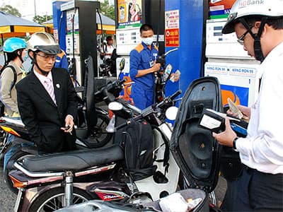 Yêu cầu các doanh nghiệp xăng dầu thống nhất cách tính giá cơ sở