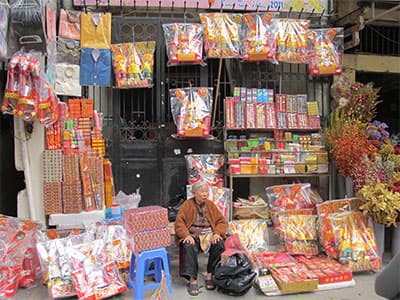 Thị trường vàng mã nhộn nhịp