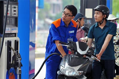 Tiếp tục kìm giá xăng dầu