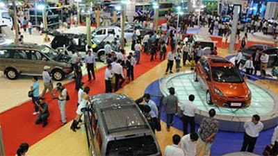 Thị trường ô tô tiếp tục khởi sắc