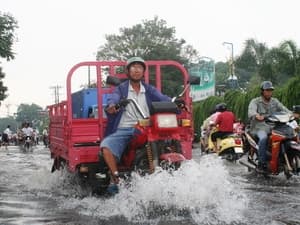 TP.Hồ Chí Minh: Giao thông hỗn loạn do triều cường lên cao