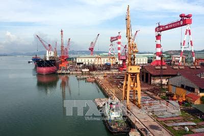 Bài 2: Đổi mới, tái cơ cấu - Yêu cầu tất yếu