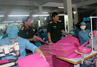 Ở nơi chuyên may hàng xuất khẩu