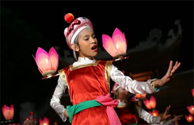 Đừng đổ lỗi cho giới trẻ!