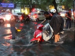 Hà Nội: mưa to gây ngập tại nhiều khu vực