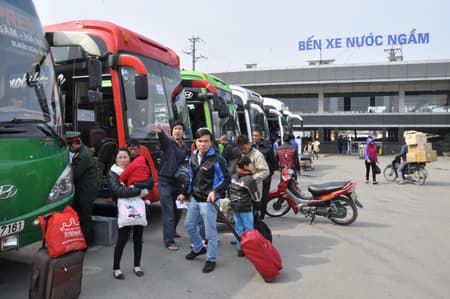 Vì sao giá vé xe khách ngày Tết chưa giảm?