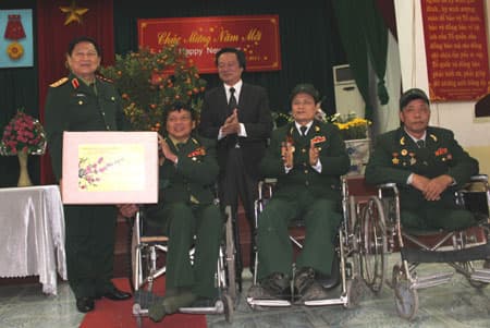 Thượng tướng Ngô Xuân Lịch chúc Tết tại Hà Nam, Hưng Yên