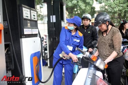 Giá xăng, dầu tiếp tục giảm