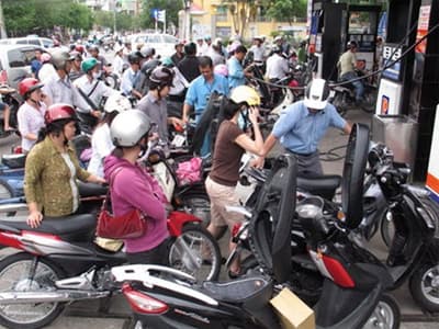 Đồng loạt tăng giá bán lẻ xăng, dầu