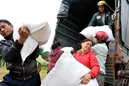Đem mùa xuân đến với nhân dân