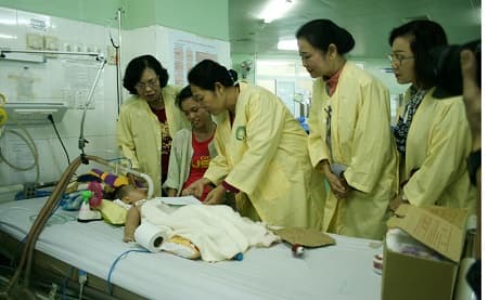 Mang Tết vào bệnh viện