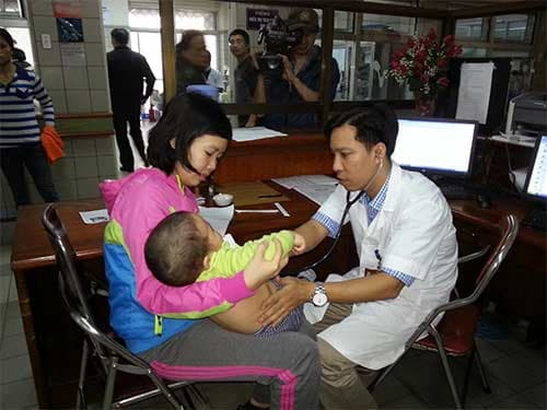 Bảo vệ sức khỏe trẻ em trong mùa đông xuân