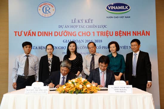 Phối hợp thực hiện Dự án “Tư vấn dinh dưỡng cho 1 triệu bệnh nhân trong 3 năm 2016-2018”