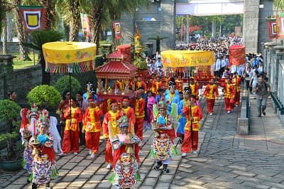Thành kính, nghĩa tình mùa lễ hội truyền thống