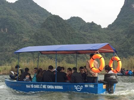 Suối Yến ô nhiễm vì xuồng máy